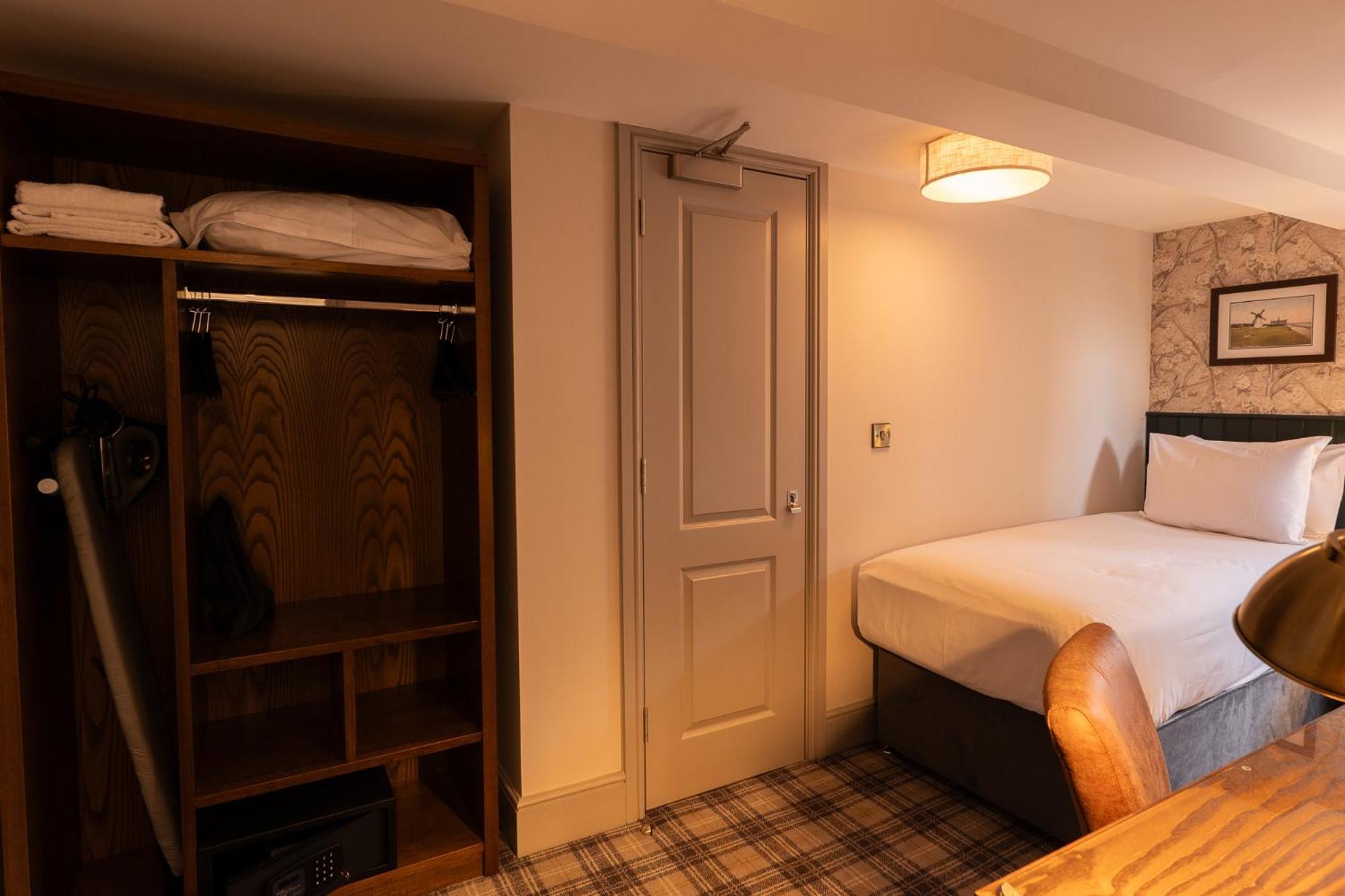 Offshore - The Collection Group Hotel 3*